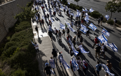 Thousands of protesters march to the Knesset